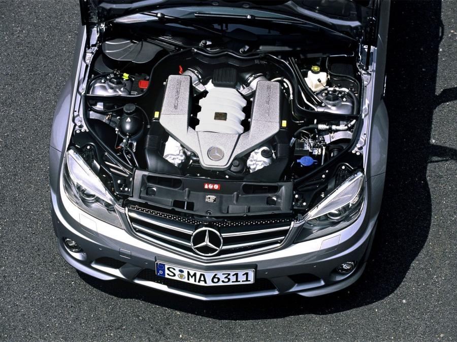  Mercedes-Benz C63 AMG 2007 года  (фото 25 из 27)